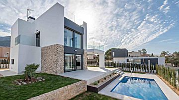 3322 Venta de casas/chalet con piscina en COLONIA DE SANT PERE (Artà)
